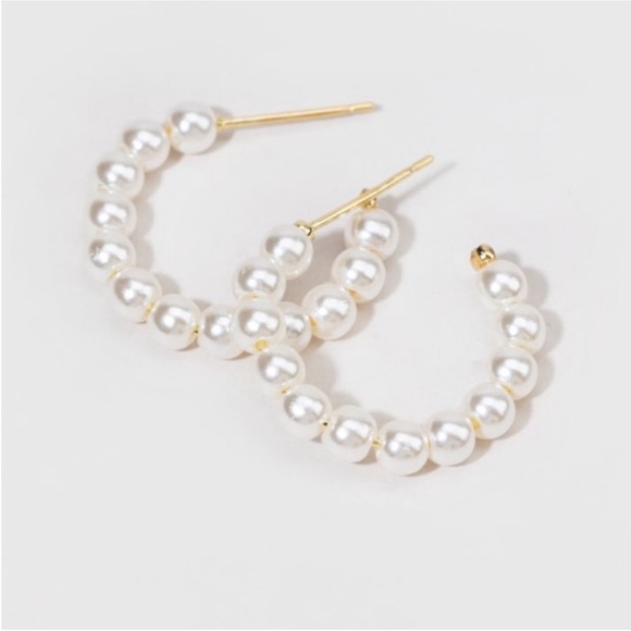 NWOT Pearl Gold Hoop Earrings - Picture 1 of 3
